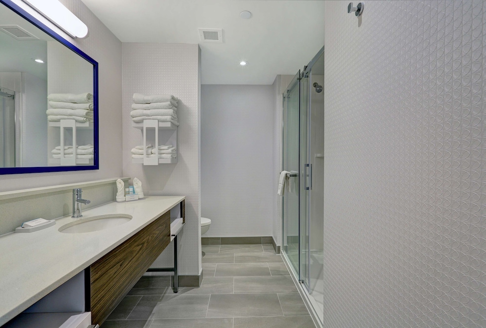 Hampton Inn Peterborough 20/40