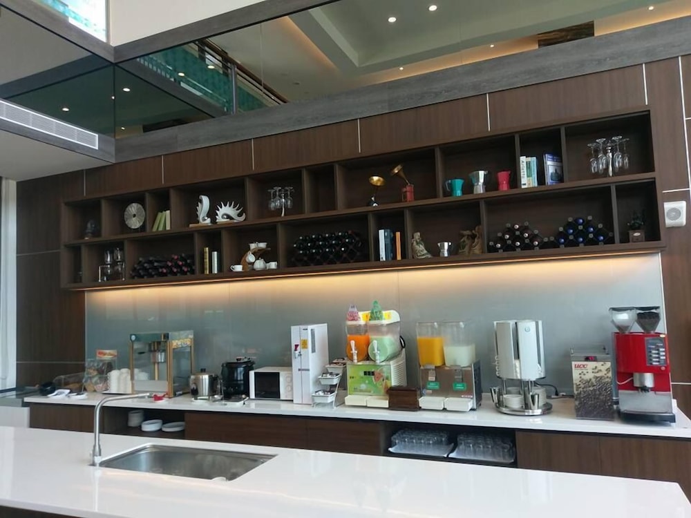 V-Hotel Vacation Hotel 4/41
