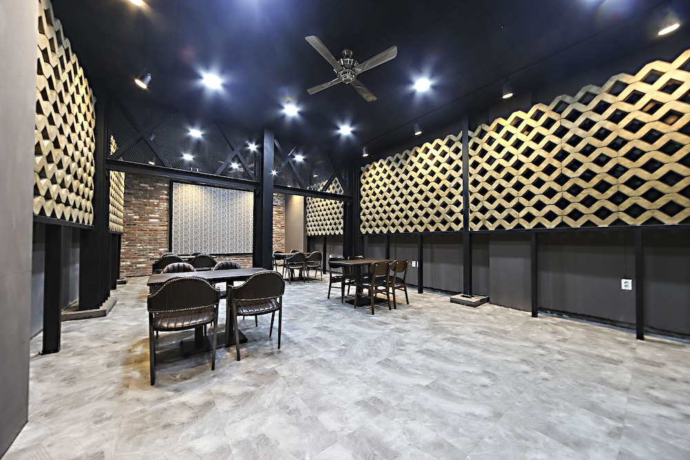 Masan Almond Hotel 28/43