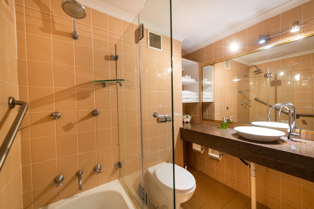 Golden Age Motor Inn Queanbeyan 49/50