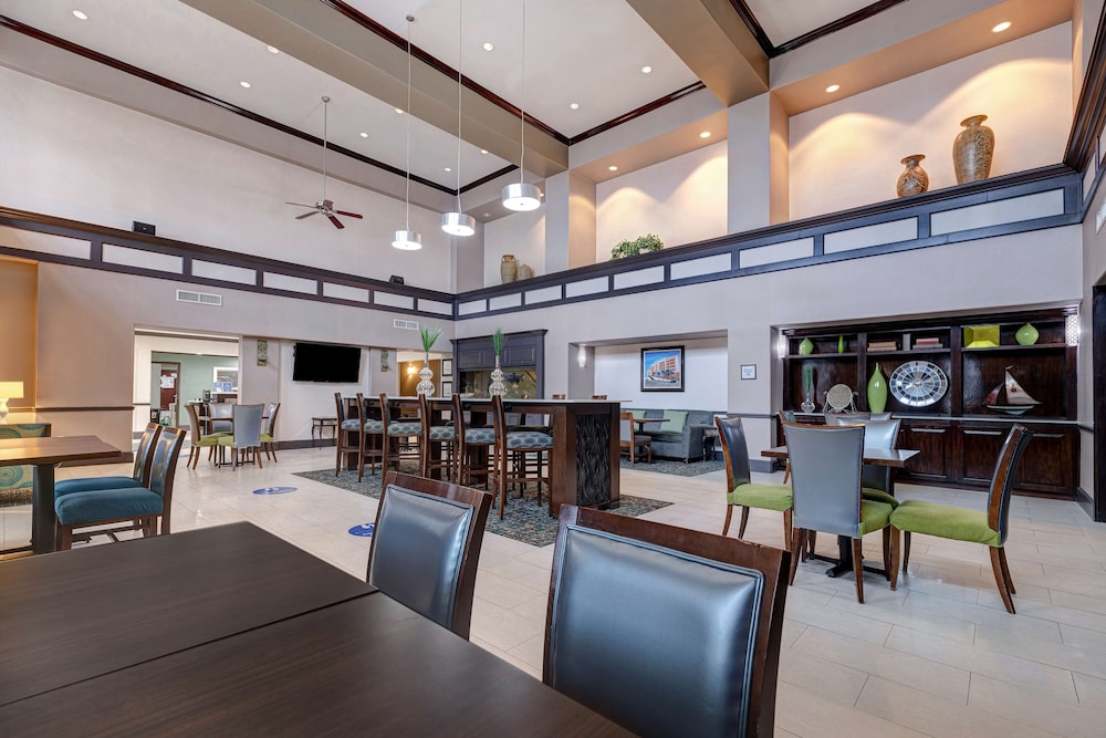 Hampton Inn Suites Galveston 57/68