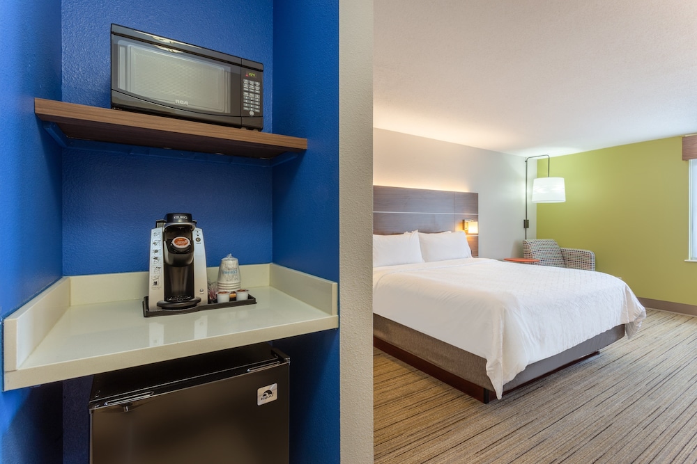 Holiday Inn Express Hotel Suites Scottsburg 15/57
