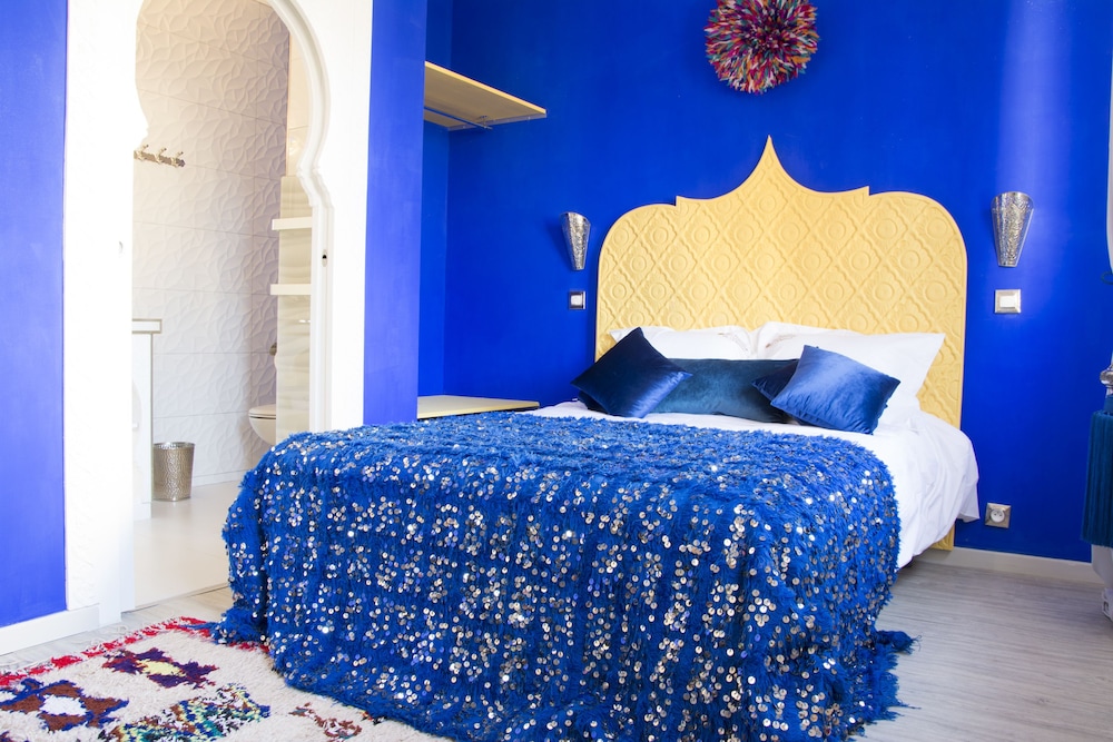 BUSINESS, MAJORELLE, DOUBLE BED