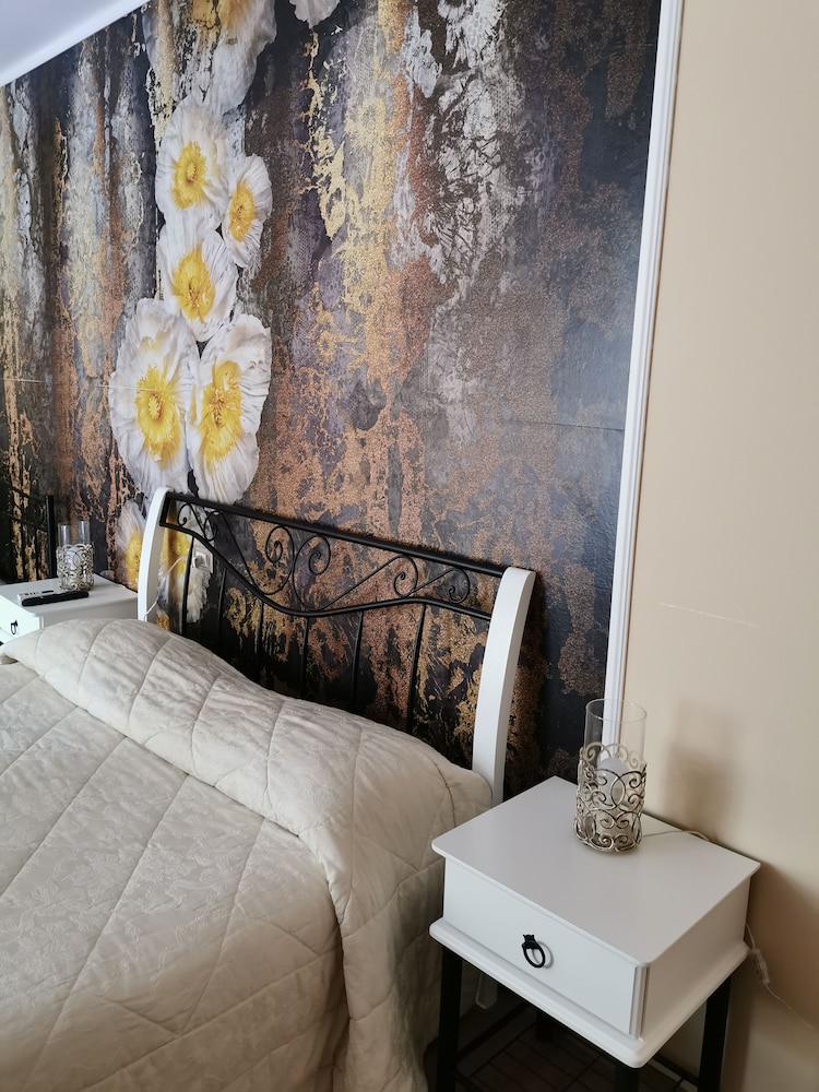 PRINCE RESIDENCE(FORMERLY VESUVIO PRICE RESIDENCE APARTHOTEL) 33/75