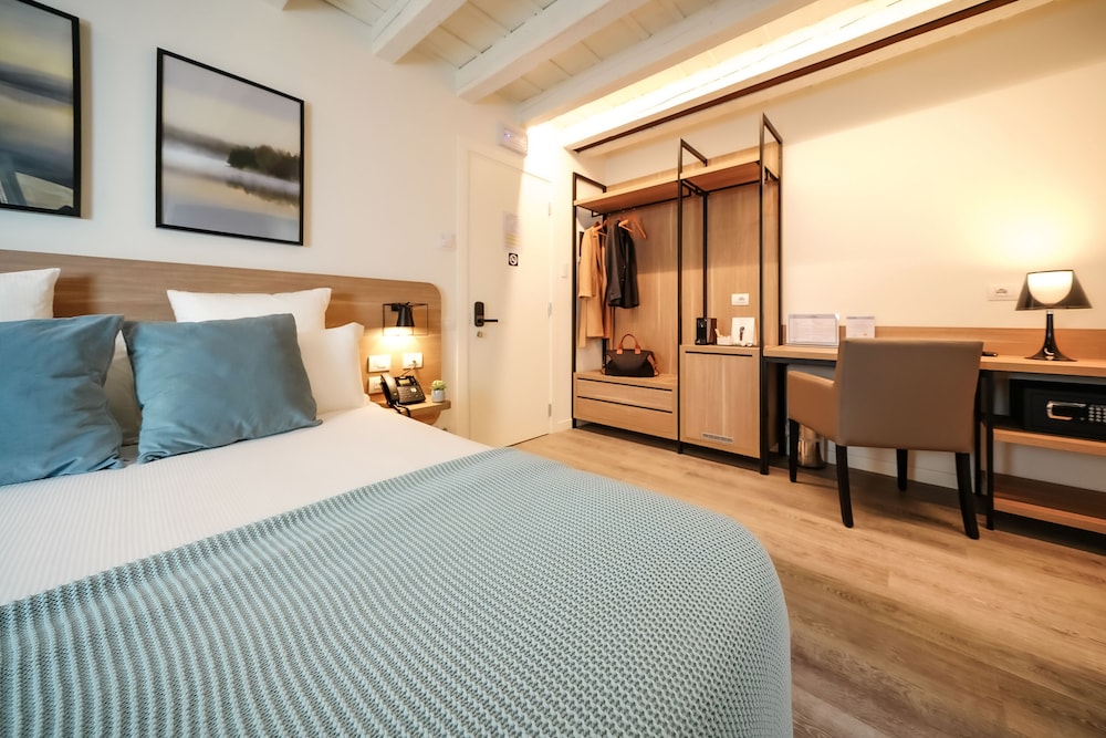 Bergamo Inn 15 15/45