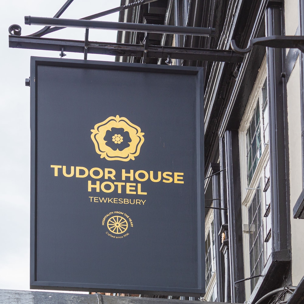 Tudor House Hotel 2/85