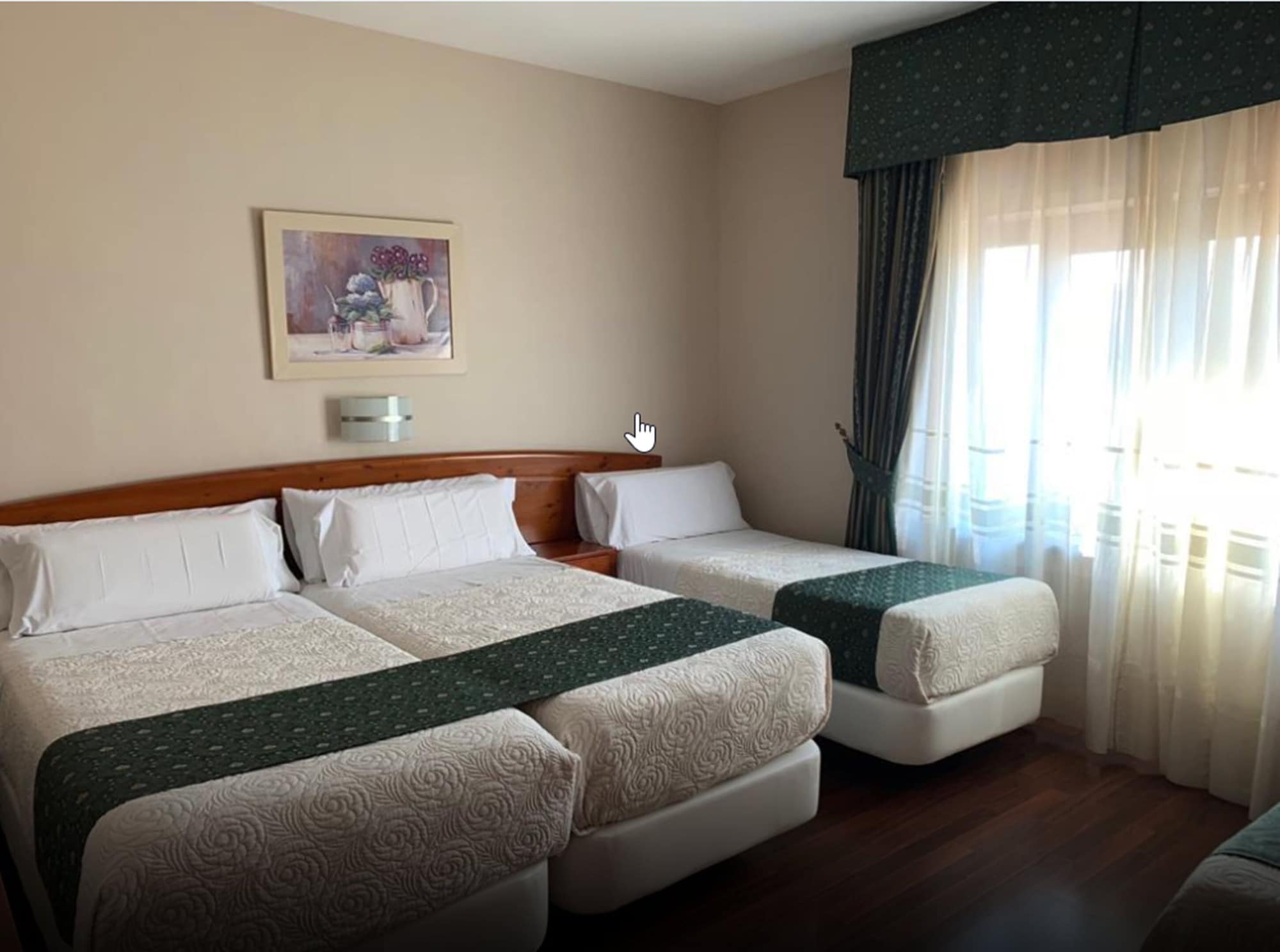 ROOM, TRIPLE