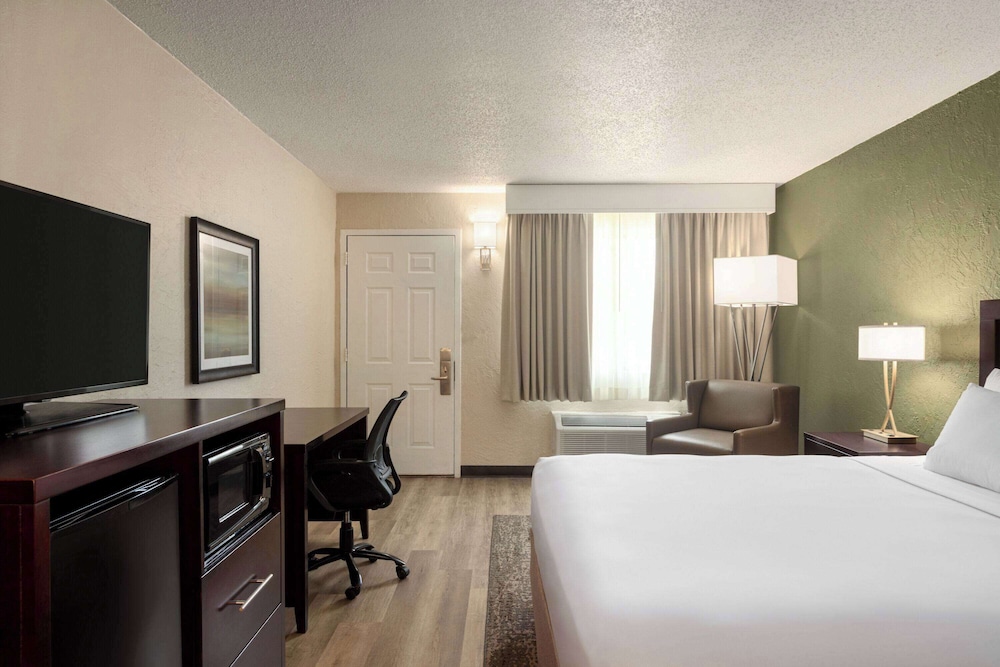 Mai Hana Hotel and Suites International Drive 17/55