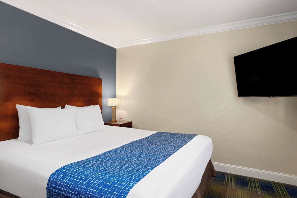 STANDARD, KING BED