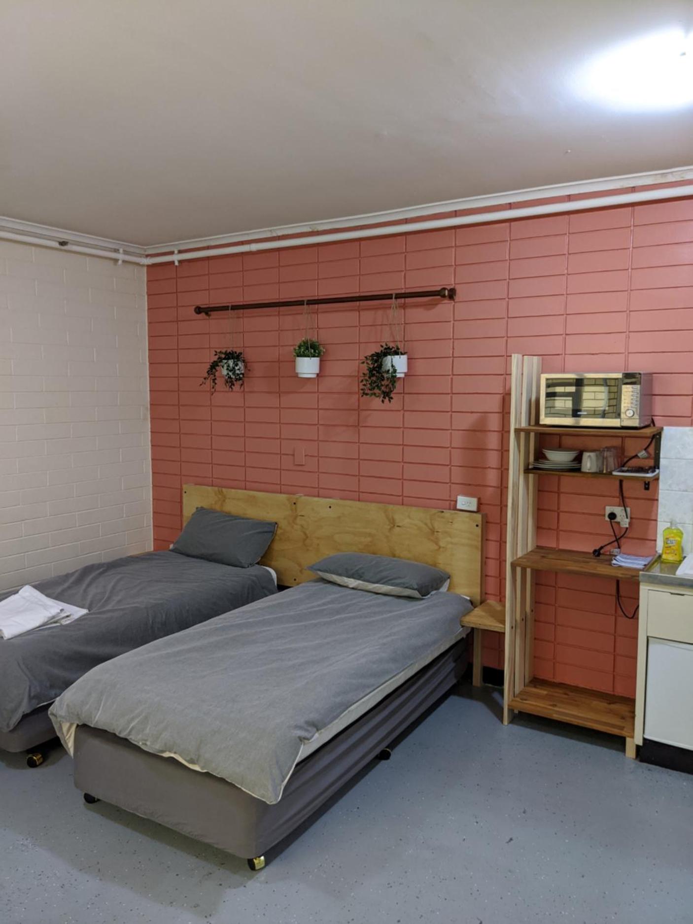 Adelaide Motel Backpackers 4/24