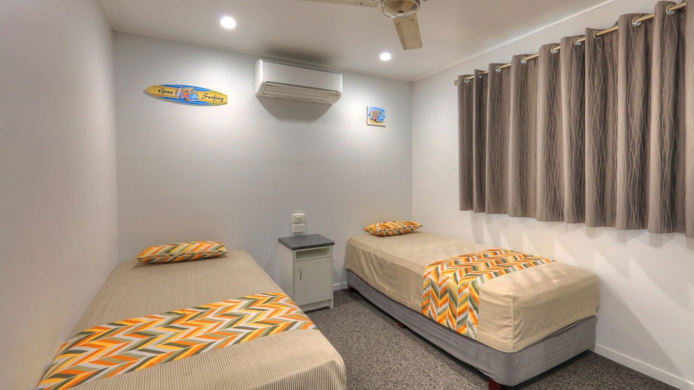 Alex Beach Cabins and Tourist Park 10/50