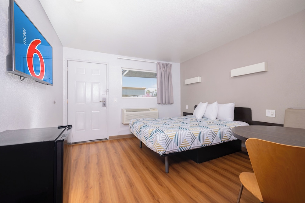 STANDARD, DOUBLE BED, ACCESSIBLE