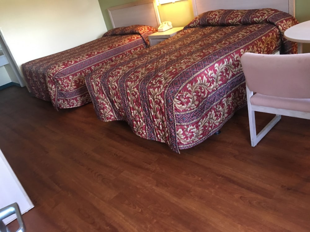 Woodstream Inn 33/57