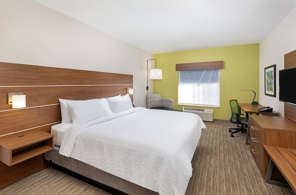Holiday Inn Express & Suites Birmingham - Inverness 280, an IHG Hotel 28/74