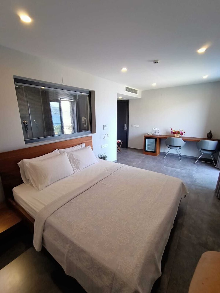 غرفة ديلوكس بسرير كوين بإطلالة على البحر، Aria Butik Otel 4/6