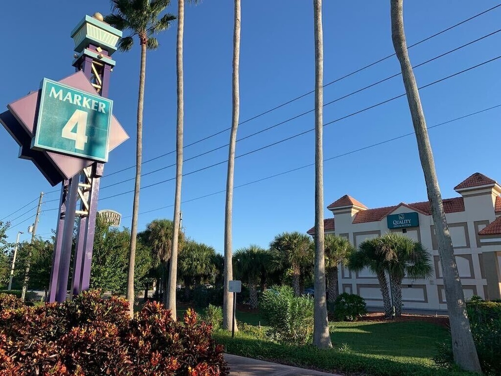 Quality Inn & Suites Kissimmee near Main Gate 4/41