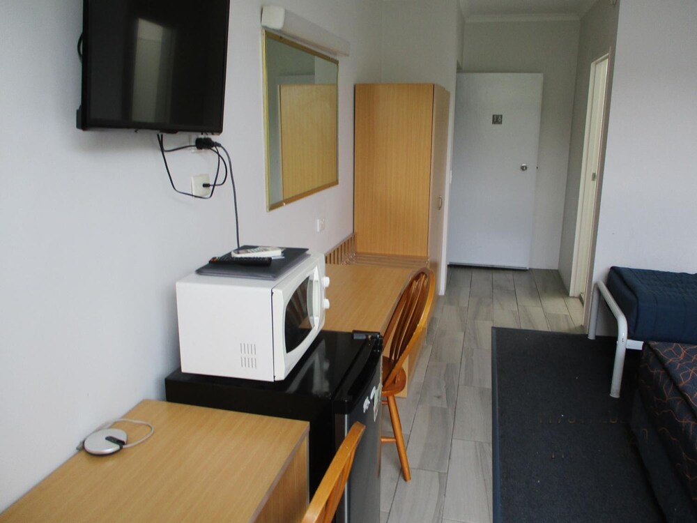 AIRWAY MOTEL 28/50