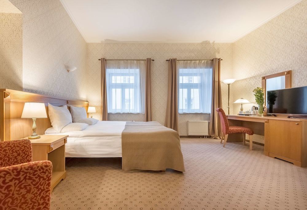 STANDARD, DOUBLE OR TWIN BED