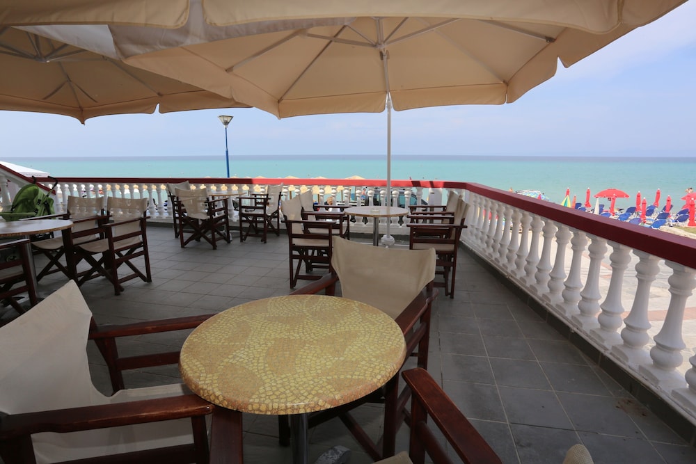 Summer Beach Hotel 27/46
