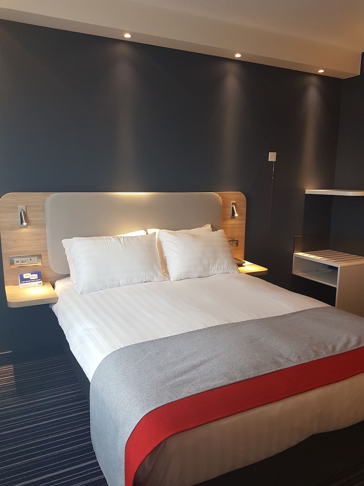 Holiday Inn Express Geneva Airport 14/39