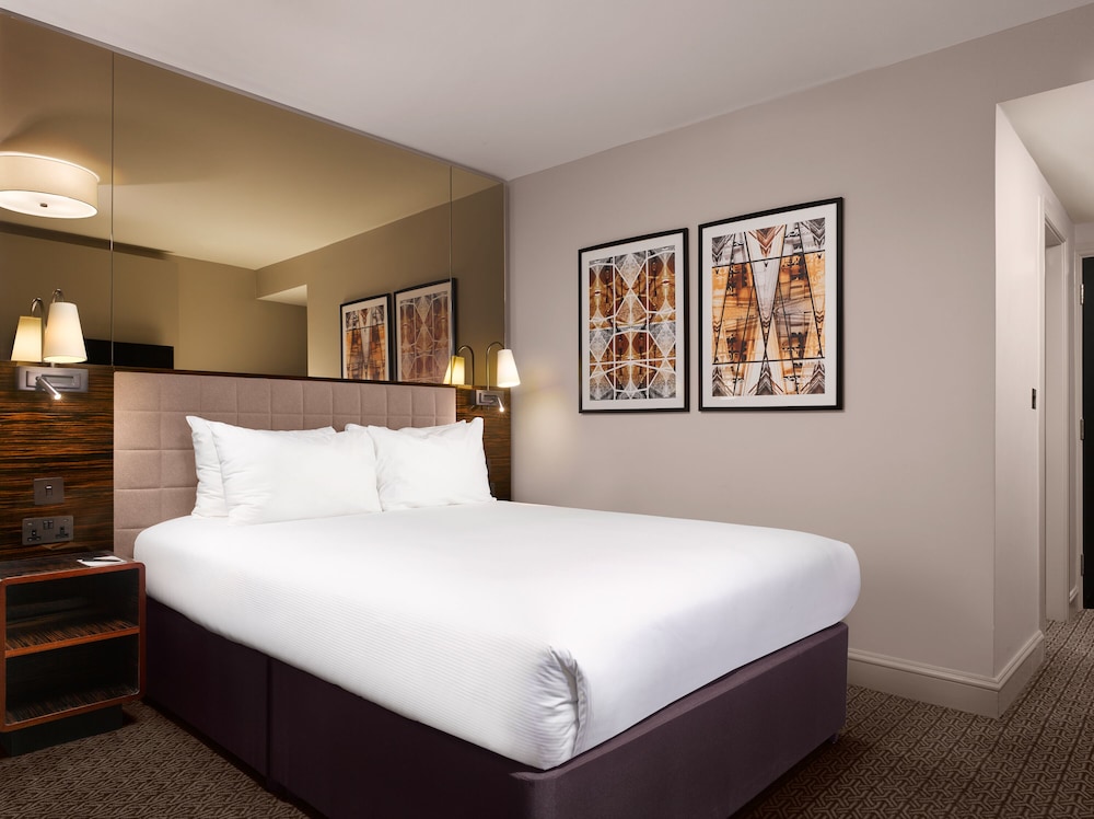 Superior, Queen Bed, Strand Palace Hotel 3/8