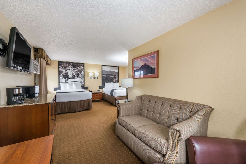 Super 8 by Wyndham Canon City 16/23