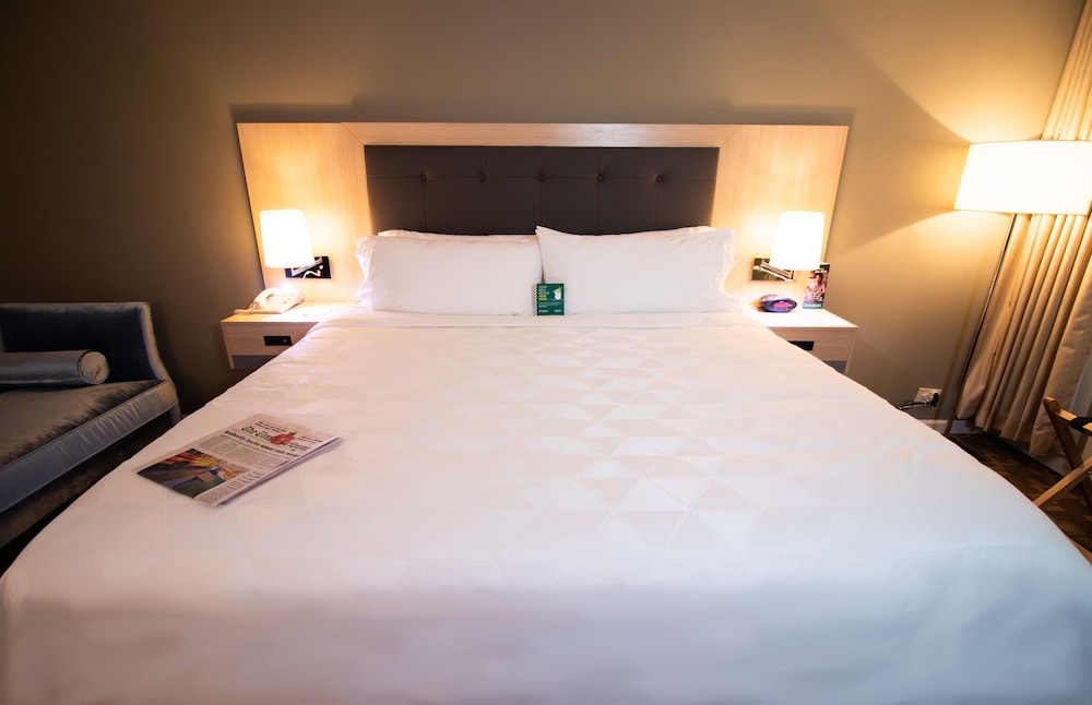 HOLIDAY INN SCRANTON EAST - DUNMORE 11/41