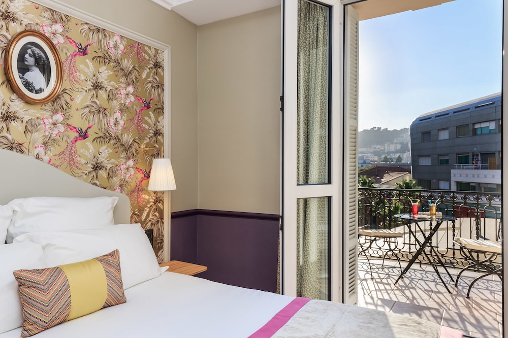 ROOM, DOUBLE OR TWIN BED, TERRACE