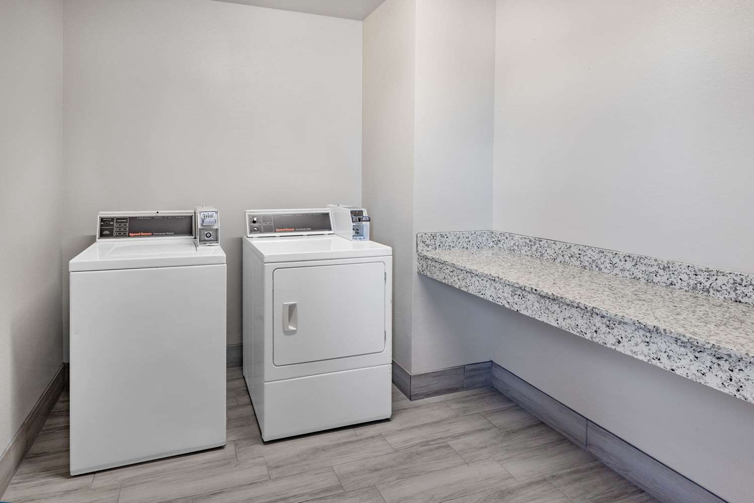 Days Inn by Wyndham Bernalillo 28/43