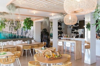 Hôtel De La Plage Mahogany 59/66
