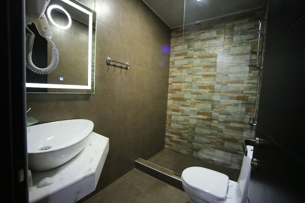 West Tower Hotel Kutaisi 23/25