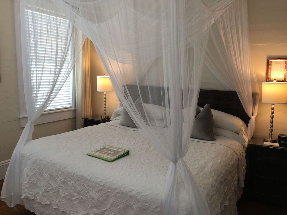 Avalon Bed & Breakfast 6/55
