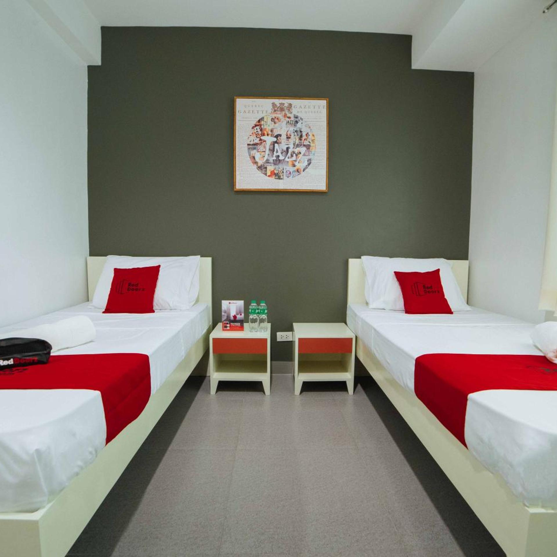 Reddoorz Plus Roxas St. Davao 16/49