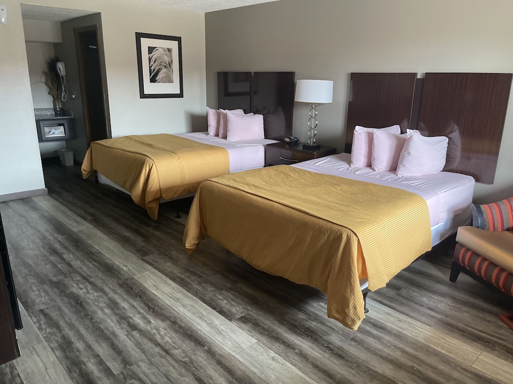 Royal Inn & Suites 7/24