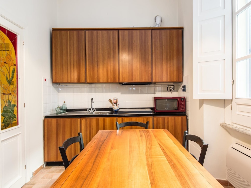 RSH Luxury Vatican Four Bedroom Apartment 5/36