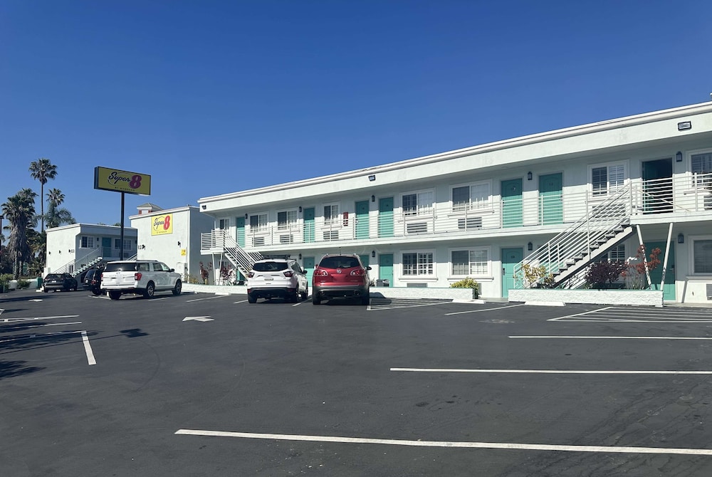 Super 8 by Wyndham Oceanside Downtown 43/50