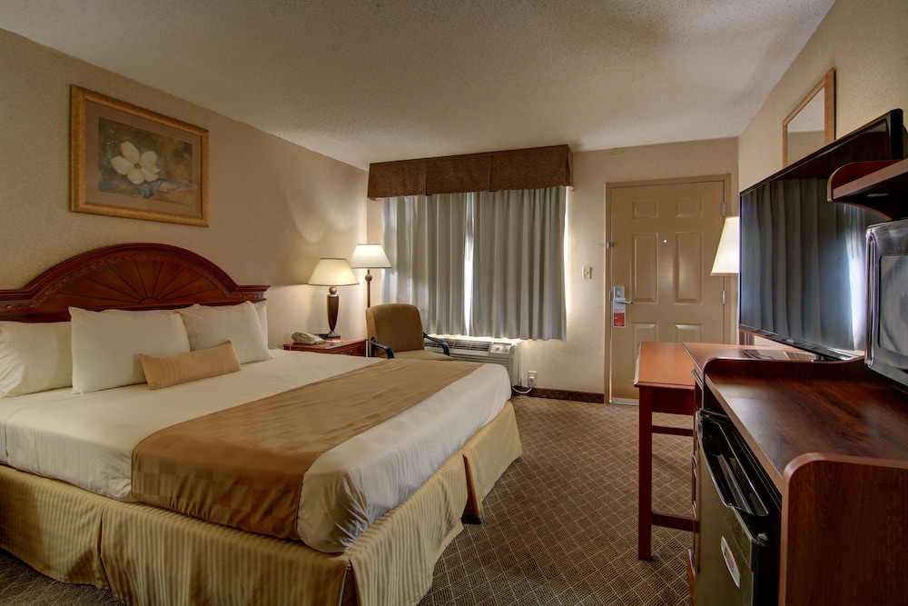 Ramada by Wyndham Macon 13/45