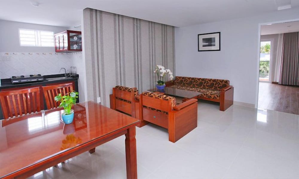 White Swan Apartment 10/20