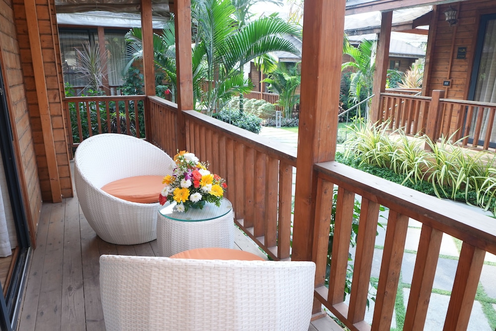 Foxoso Aaristo Baga Beach Resort 32/48