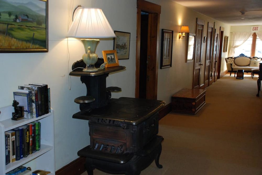 Follansbee Inn 39/72