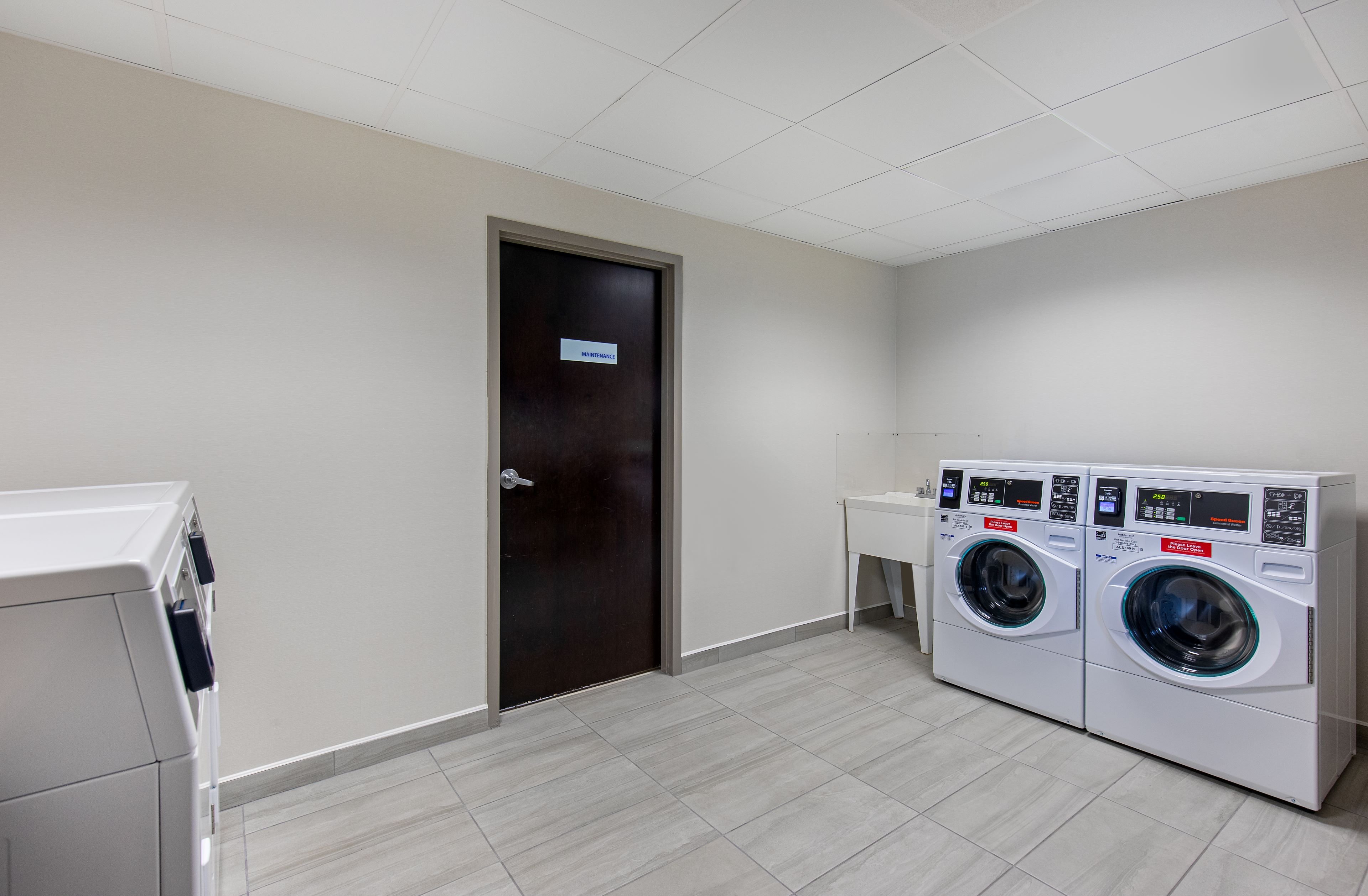 Holiday Inn Express Hotel And Suites Cleveland Northwest 58/61