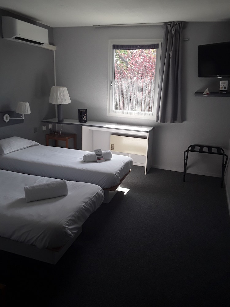ECONOMY, TWIN BEDS, PRIVATE BATHROOM