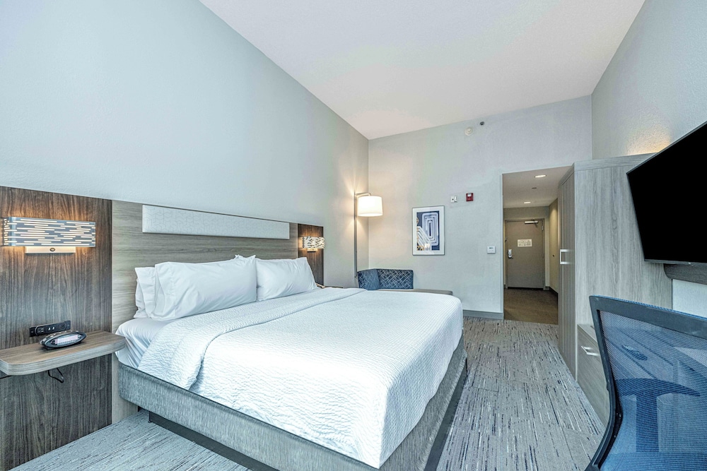 Holiday Inn Express Hotel And Suites Charleston Arpt Conv Ctr Area 26/67