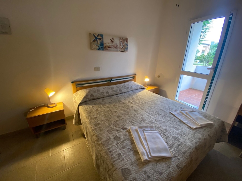 Room, Queen Bed, Balcony