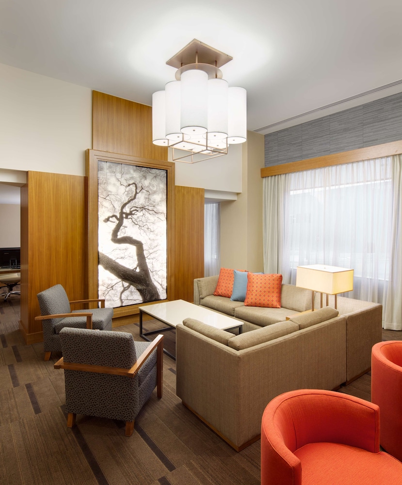 Hyatt Place Denver Cherry Creek 64/72