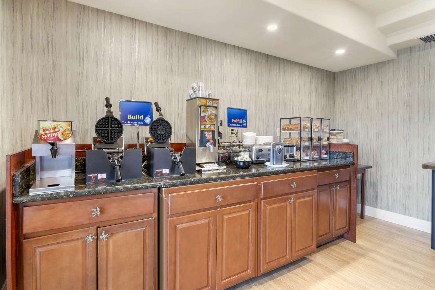 Best Western Cedar Inn & Suites 7/36
