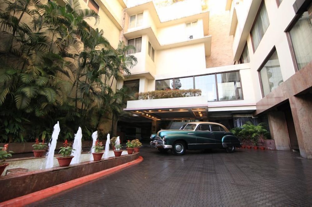 Hotel Dynasty 41/46