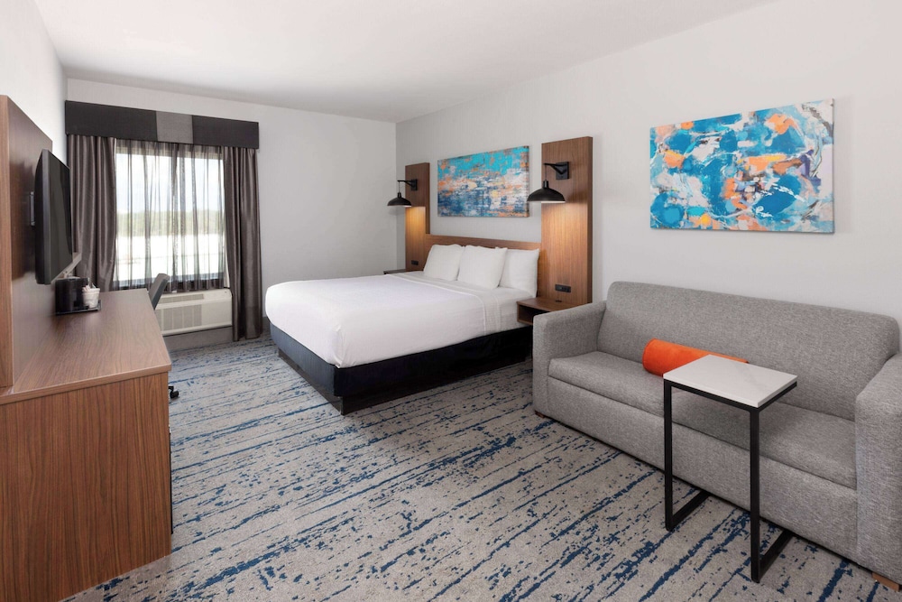 غرفة بسرير كينج، La Quinta Inn & Suites by Wyndham Rockport - Fulton 3/6