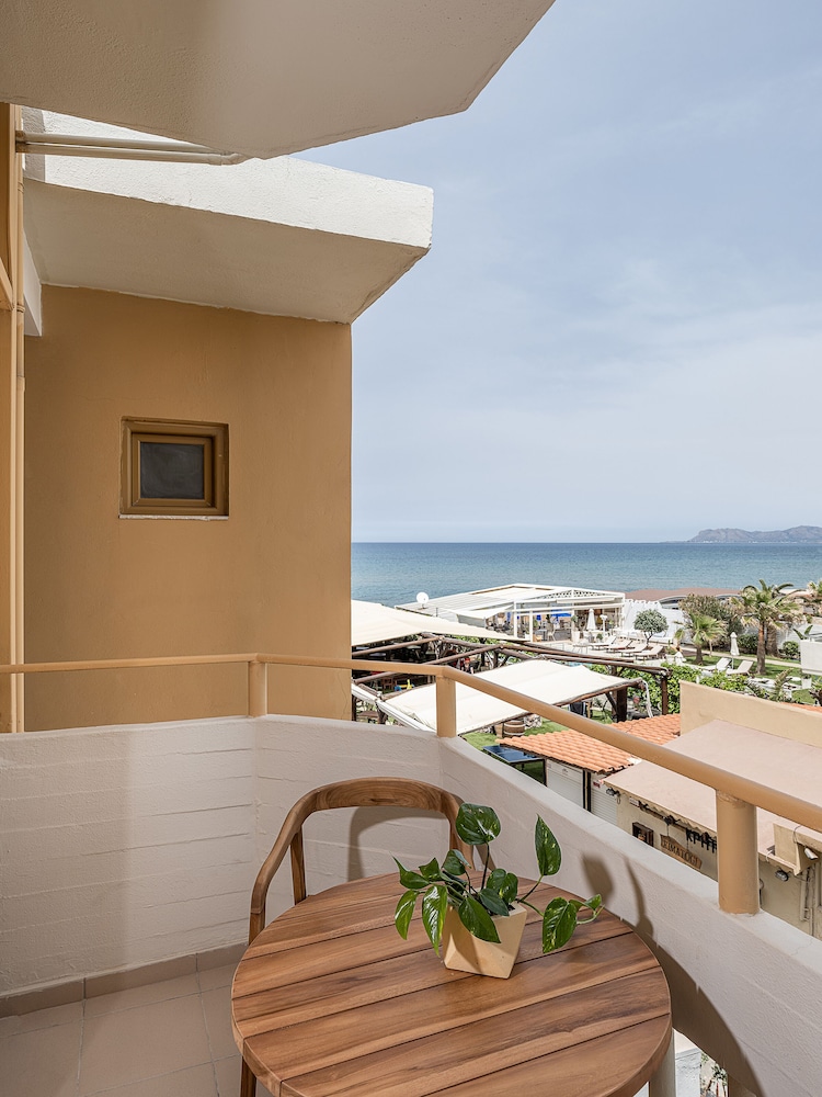 Esperides Beach Hotel Apartments 44/50