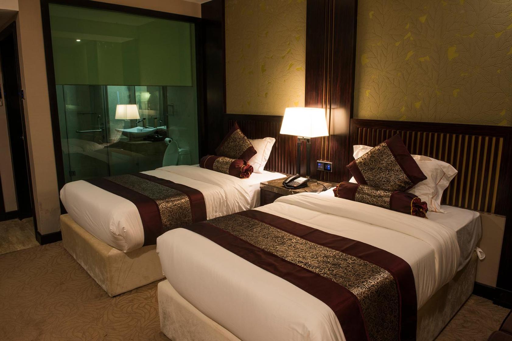 Super, Deluxe, Twin Beds